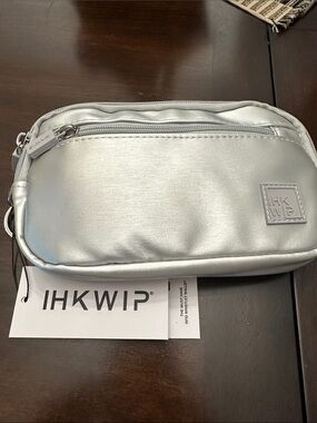 IHKWIP Metallic Silver RFID Wristlet Wallet